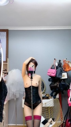 自称是腿模的极品女人！【170CM丰满的大长腿-超甜美高挑御姐】真有女人味，黑丝美腿儿是真的是笔直又好看，妩媚到极点 截图6