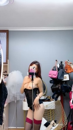 自称是腿模的极品女人！【170CM丰满的大长腿-超甜美高挑御姐】真有女人味，黑丝美腿儿是真的是笔直又好看，妩媚到极点 截图10