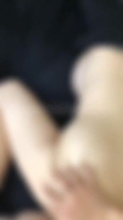 国产NTR淫乱夫妻【宅女艾儿】大量不雅自拍视图，肤白奶子大喜欢组织线下群P会 截图11