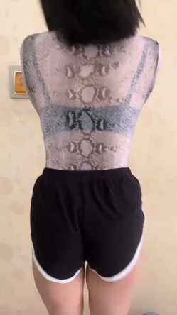 快手颜值少妇【媛猫儿】极品御姐榨精小鲜肉，好身材大长腿，足交圣体，逼肥奶圆 截图3
