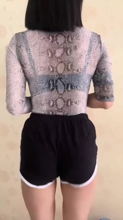 快手颜值少妇【媛猫儿】极品御姐榨精小鲜肉，好身材大长腿，足交圣体，逼肥奶圆 截图5