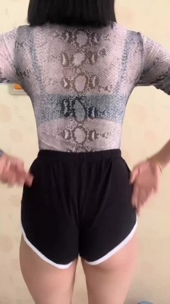 快手颜值少妇【媛猫儿】极品御姐榨精小鲜肉，好身材大长腿，足交圣体，逼肥奶圆 截图6