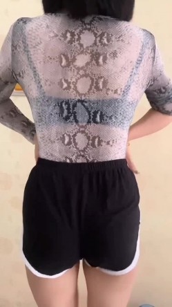 快手颜值少妇【媛猫儿】极品御姐榨精小鲜肉，好身材大长腿，足交圣体，逼肥奶圆 截图7