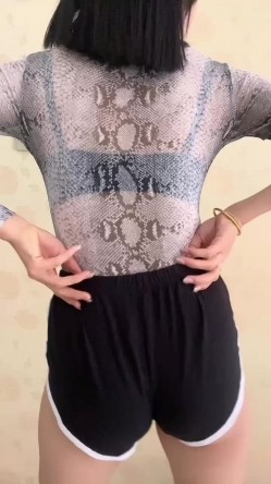 快手颜值少妇【媛猫儿】极品御姐榨精小鲜肉，好身材大长腿，足交圣体，逼肥奶圆 截图14