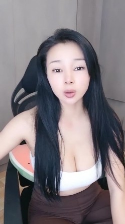 极品美少妇，【唯美包子】，明星脸高颜值，这对大奶子实在让人流口水，还给大家来上一段芭蕾舞 截图5