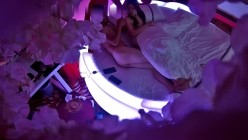 安防酒店摄像头偷拍 ️情趣圆床垃圾男暴殄天物和这么极品的美女做爱竟然分心手机 截图4