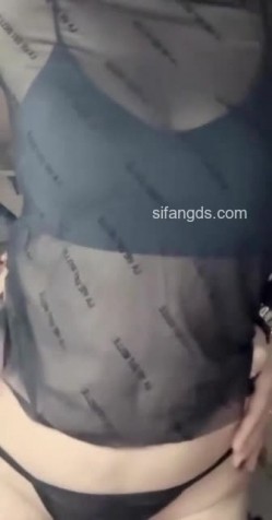 抖音极品熟女【蓝姐姐】隔壁精致的阿姨，道具自慰，大尺度掰逼展示，喜欢靓熟女的不可错过 截图12
