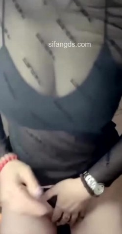 抖音极品熟女【蓝姐姐】隔壁精致的阿姨，道具自慰，大尺度掰逼展示，喜欢靓熟女的不可错过 截图15