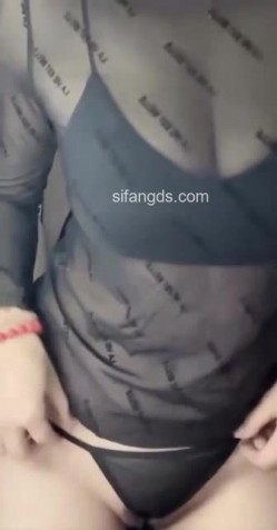 抖音极品熟女【蓝姐姐】隔壁精致的阿姨，道具自慰，大尺度掰逼展示，喜欢靓熟女的不可错过 截图16