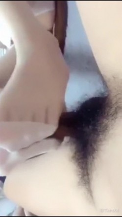 和白丝袜白高跟极品骚浪嫂子在出租屋足交做爱 玩刺激镜前骑乘无套抽插顶操 没忍住内射中出了 截图9