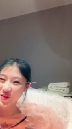 爆乳校花 首次被干【憨宝宝】男友搞完 又约大哥搞 自慰啪啪 逼毛浓厚好性感 爽的很 截图3
