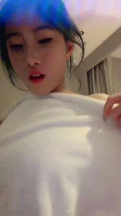 爆乳校花 首次被干【憨宝宝】男友搞完 又约大哥搞 自慰啪啪 逼毛浓厚好性感 爽的很 截图8