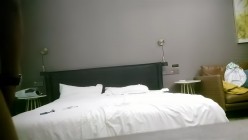 大屌生无可恋_外围场，甜美娇俏大圈00后，皮肤白皙激情操逼，索要蕾丝内裤，纪念今夜 截图4