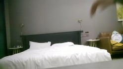 大屌生无可恋_外围场，甜美娇俏大圈00后，皮肤白皙激情操逼，索要蕾丝内裤，纪念今夜 截图16