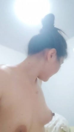 良家小少妇被大哥调教的真心不错，温柔的舔弄大鸡巴给狼友看，激情上位喂大哥吃奶子，无套爆草抽插内射中出 截图13