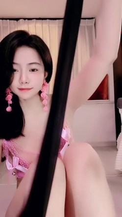 校花兼职【猫猫】超高颜值 完美身材 长腿大屁股 捆绑乳夹 自慰双插 狂喷1米高 截图4