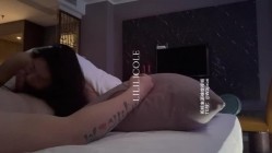 良家约啪少妇多人实战经验博主「LILILICOLE」《紫色韵味少妇》肥臀巨乳少妇私拍 截图1