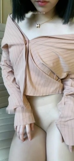 美术老师兼秀人网女神模特【一颗甜蛋黄a】土豪私人订制露三点假屌自慰反差类型的宝藏女孩 截图3