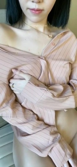 美术老师兼秀人网女神模特【一颗甜蛋黄a】土豪私人订制露三点假屌自慰反差类型的宝藏女孩 截图15