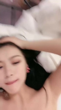 【奶球】富豪的专宠小母狗! ~无套啪啪内射~爽到极点，被掐着脖子操，这哥们真是够暴力，快被操晕了 截图5