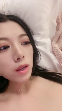【奶球】富豪的专宠小母狗! ~无套啪啪内射~爽到极点，被掐着脖子操，这哥们真是够暴力，快被操晕了 截图12