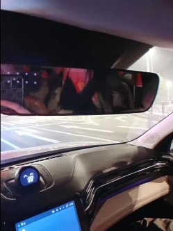 【极品女神 ️高端性爱】天府女神『LuckyQL77』土豪专属美女 群P淫乱性趴 前怼后操内射 截图1