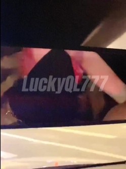 【极品女神 ️高端性爱】天府女神『LuckyQL77』土豪专属美女 群P淫乱性趴 前怼后操内射 截图10