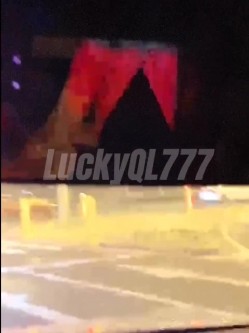 【极品女神 ️高端性爱】天府女神『LuckyQL77』土豪专属美女 群P淫乱性趴 前怼后操内射 截图13