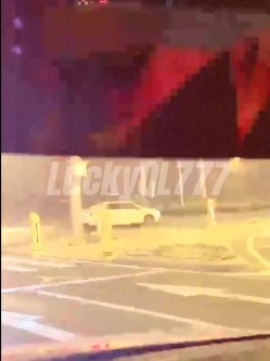 【极品女神 ️高端性爱】天府女神『LuckyQL77』土豪专属美女 群P淫乱性趴 前怼后操内射 截图14