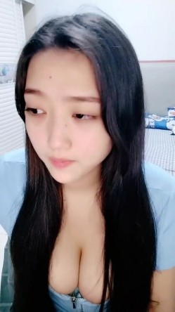 新人，甜美安徽小美女，第一炮就这么不同凡响，【可爱的小妮妮】，男友约个单男来3P，刮毛白虎粉穴遭 截图1