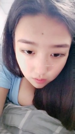 新人，甜美安徽小美女，第一炮就这么不同凡响，【可爱的小妮妮】，男友约个单男来3P，刮毛白虎粉穴遭 截图13