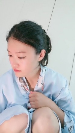 极品淫娃小荡妇，全程露脸性感火辣艳舞，情趣丝袜装，揉奶玩逼淫声荡语道具抽插骚穴，精彩不要错过好刺激 截图14