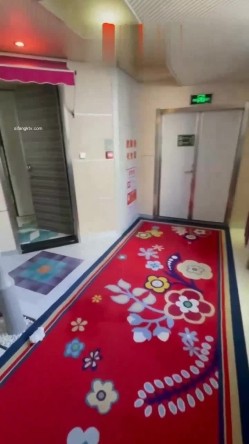终极反差，穷人女神富人母狗，属性拉满，大神豪宅圈养极品性奴母狗日常调教，舔脚喝尿啪啪各种花样SM羞辱 截图5