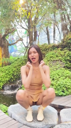 【泰国反差长腿巨尻少女「Ketoo Ka」OF私拍 菊花入肛塞鲍鱼吃圣女果 截图3