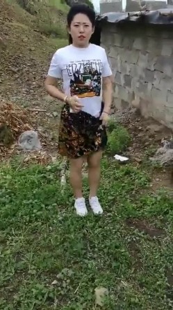 秋高气爽 风格外大 带上小母狗出来郊游 尿个尿 自个卫 放空自己 回归自然 截图1