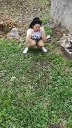秋高气爽 风格外大 带上小母狗出来郊游 尿个尿 自个卫 放空自己 回归自然 截图4