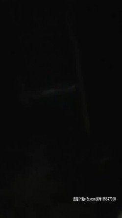02妹妹短发萌妹子和炮友驾车户外车震，后座口交上位骑坐抽插猛操 截图5