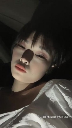 02妹妹短发萌妹子和炮友驾车户外车震，后座口交上位骑坐抽插猛操 截图6
