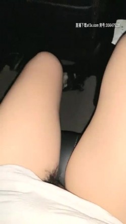 02妹妹短发萌妹子和炮友驾车户外车震，后座口交上位骑坐抽插猛操 截图13