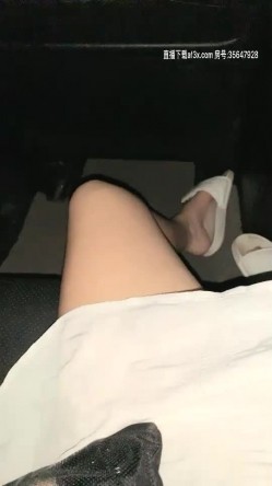 02妹妹短发萌妹子和炮友驾车户外车震，后座口交上位骑坐抽插猛操 截图16