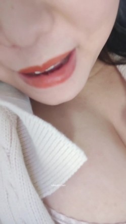 推荐，巨乳学妹，超级大奶子，这扑面而来的压迫感，爱了！【18岁e奶学妹】，露脸好评，纯天然的震撼 截图2