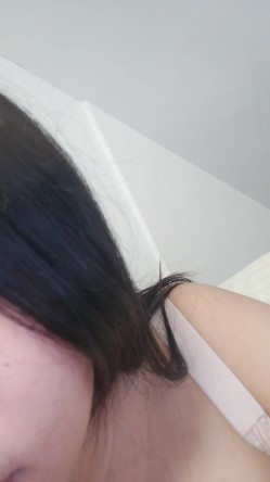 推荐，巨乳学妹，超级大奶子，这扑面而来的压迫感，爱了！【18岁e奶学妹】，露脸好评，纯天然的震撼 截图4