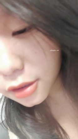 推荐，巨乳学妹，超级大奶子，这扑面而来的压迫感，爱了！【18岁e奶学妹】，露脸好评，纯天然的震撼 截图8