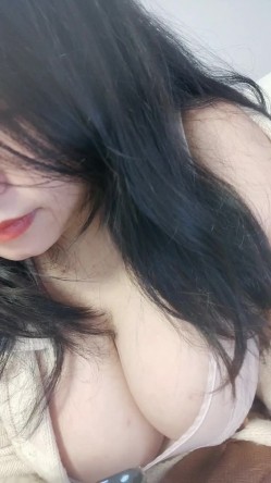 推荐，巨乳学妹，超级大奶子，这扑面而来的压迫感，爱了！【18岁e奶学妹】，露脸好评，纯天然的震撼 截图12