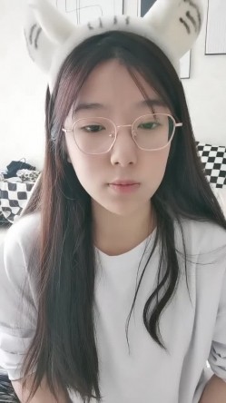 极品大眼萌妹纸- 四眼 骚逼干涸，想被人操了，抖动巨臀巨乳，震撼！ 截图3