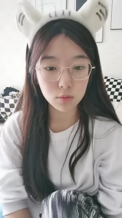 极品大眼萌妹纸- 四眼 骚逼干涸，想被人操了，抖动巨臀巨乳，震撼！ 截图4