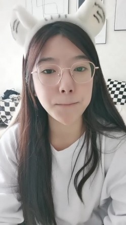 极品大眼萌妹纸- 四眼 骚逼干涸，想被人操了，抖动巨臀巨乳，震撼！ 截图5