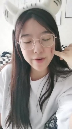 极品大眼萌妹纸- 四眼 骚逼干涸，想被人操了，抖动巨臀巨乳，震撼！ 截图6