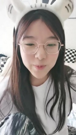 极品大眼萌妹纸- 四眼 骚逼干涸，想被人操了，抖动巨臀巨乳，震撼！ 截图7