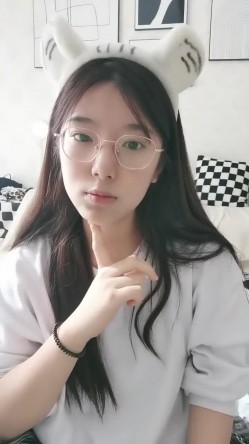极品大眼萌妹纸- 四眼 骚逼干涸，想被人操了，抖动巨臀巨乳，震撼！ 截图8